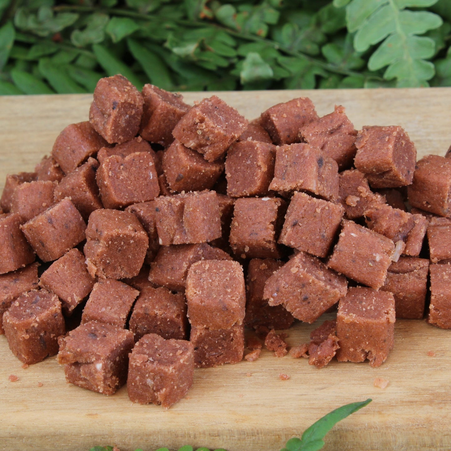 Salmon meat mini-pieces (50g)